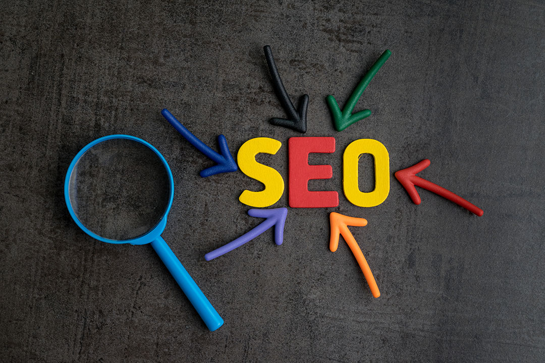 Seo,,Search,Engine,Optimization,Ranking,Concept,,Magnifying,Glass,With,Arrows